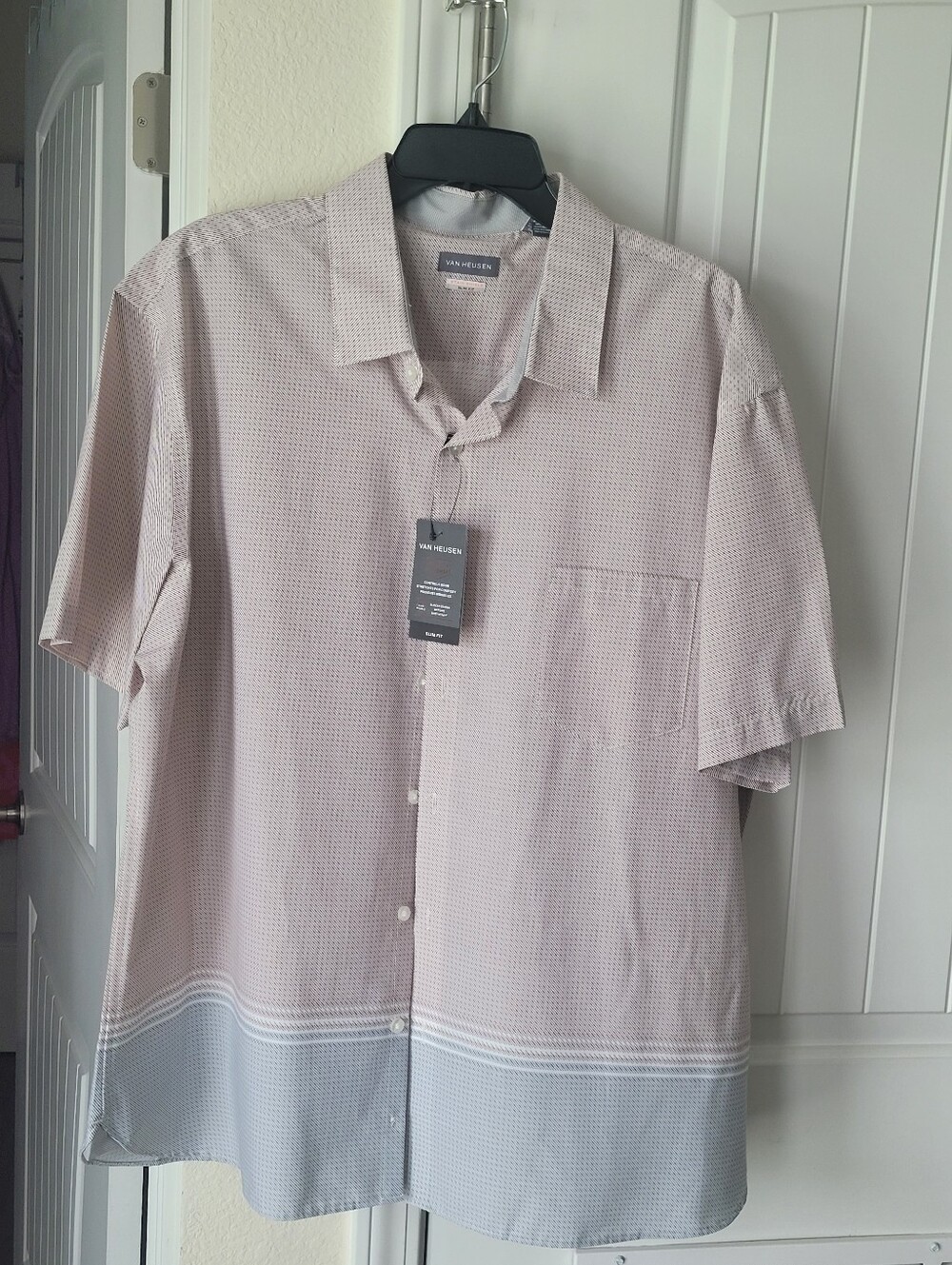 Van Heusen Men’s Short-Sleeve Button-Down Shirt. Tan with Gray Hem Size XXL NWT